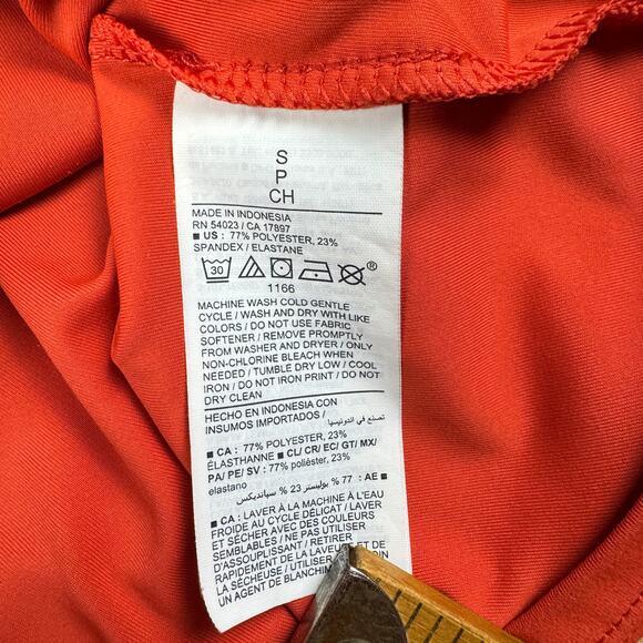 Old Navy Active Powersoft Crop Top Women’s Small Red White Trim V-Neck Go-Dry - Picture 5 of 8